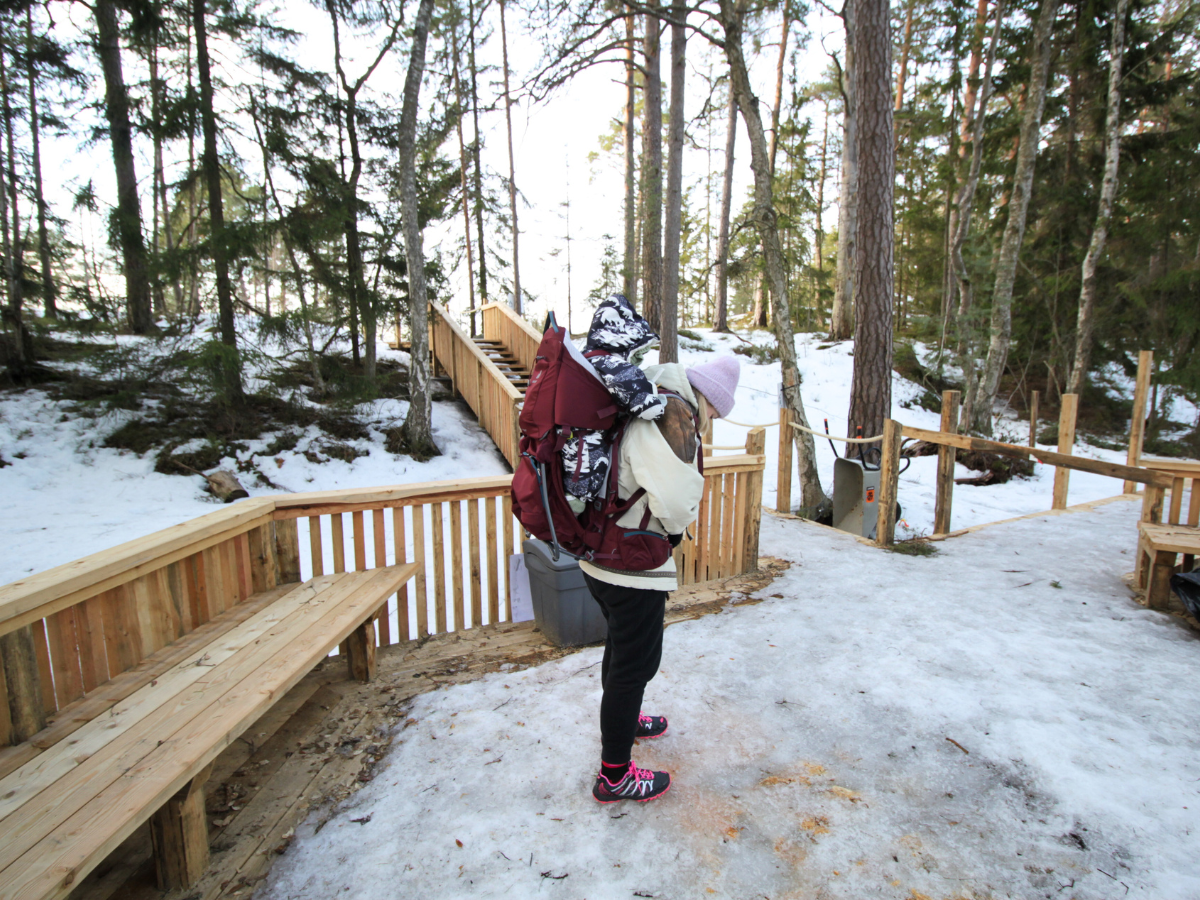 Our First Hike Using a Child Carrier Backpack: Visiting Helsinki's Kruunuvuorenlampi Pond and Kruunuvuori Hill